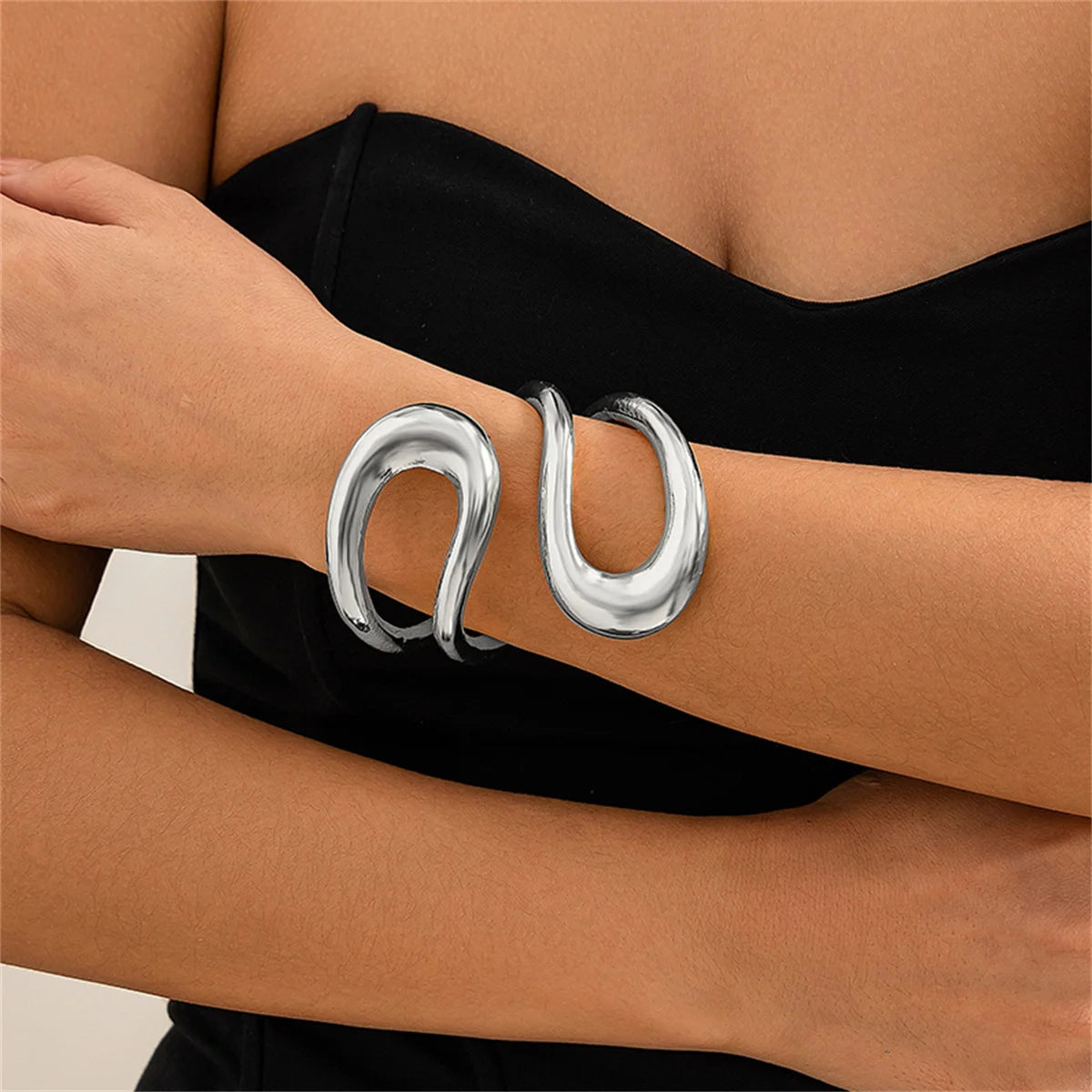 Minimalist Geometric Choker Necklace